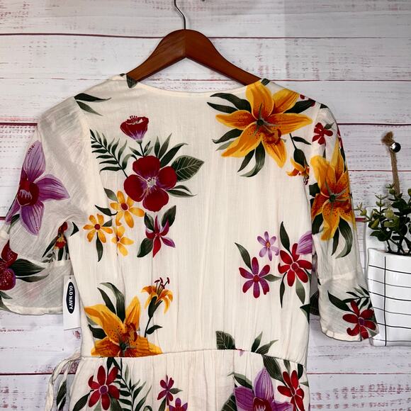 New Old Navy White & Floral Wrap Dress Size Medium - Picture 8 of 9